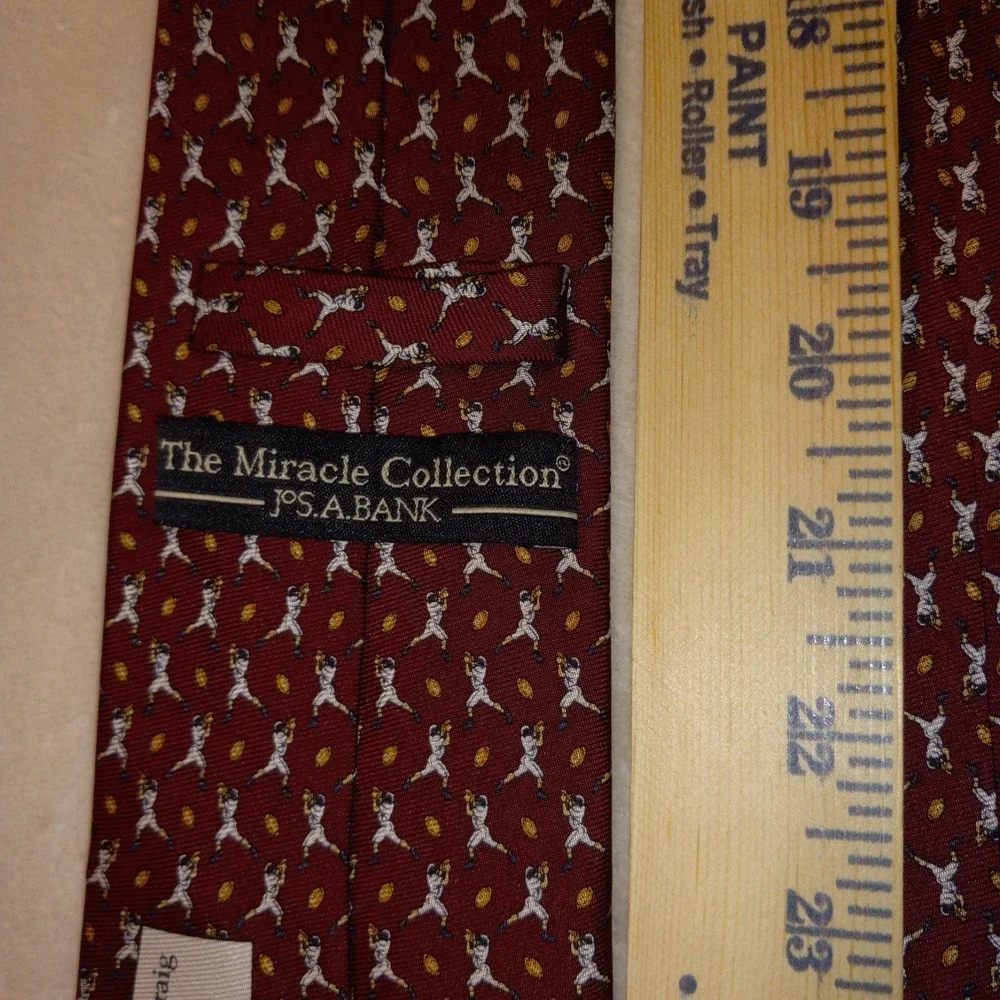 Jos A Bank THE MIRACLE COLLECTION age 10 Football RN 51093 all silk hand made